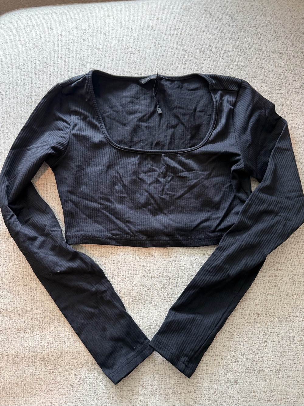 SHEIN Black Ribbed Long-Sleeve Scoop Neck Crop Top